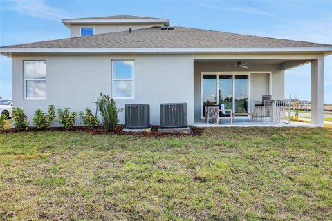 House in Apopka, Florida 5 bedrooms, 290.23 sq.m. № 2341655 - photo 2