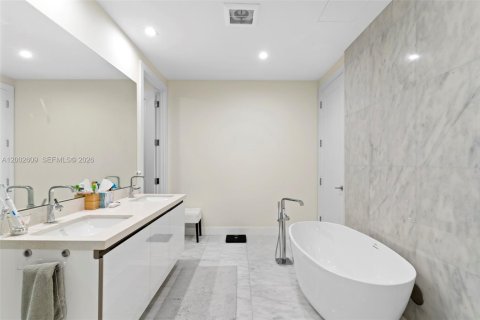 Copropriété à louer à Coral Gables, Floride: 2 chambres, 183.2 m2 № 2066407 - photo 10