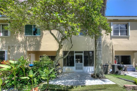 Townhouse in Pembroke Pines, Florida 2 bedrooms, 95.13 sq.m. № 1891965 - photo 14
