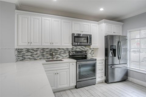 Townhouse in Pembroke Pines, Florida 2 bedrooms, 95.13 sq.m. № 1891965 - photo 5