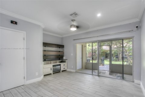 Townhouse in Pembroke Pines, Florida 2 bedrooms, 95.13 sq.m. № 1891965 - photo 6