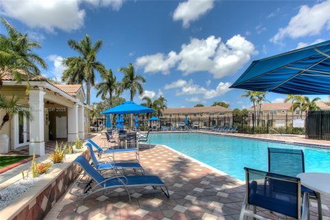 Townhouse in Pembroke Pines, Florida 2 bedrooms, 95.13 sq.m. № 1891965 - photo 15