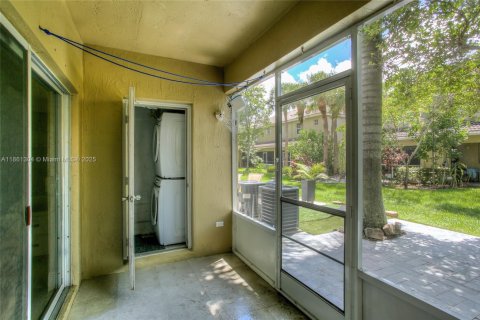 Townhouse in Pembroke Pines, Florida 2 bedrooms, 95.13 sq.m. № 1891965 - photo 13