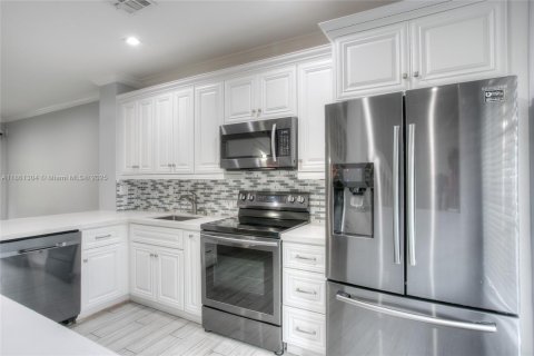 Townhouse in Pembroke Pines, Florida 2 bedrooms, 95.13 sq.m. № 1891965 - photo 4