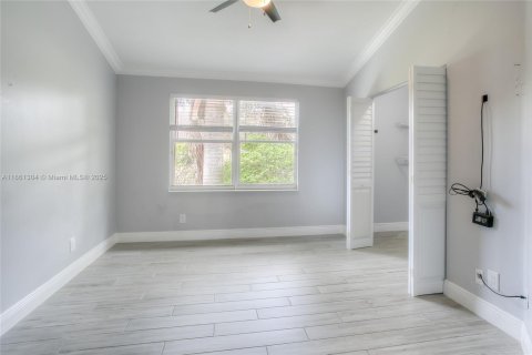 Townhouse in Pembroke Pines, Florida 2 bedrooms, 95.13 sq.m. № 1891965 - photo 10