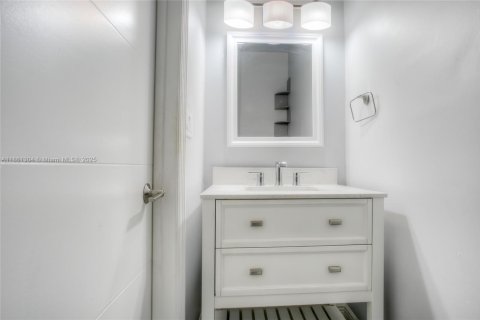 Townhouse in Pembroke Pines, Florida 2 bedrooms, 95.13 sq.m. № 1891965 - photo 7