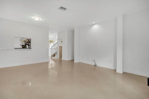 Купить кондоминиум в Мирамар, Флорида 5 спален, 184.88м2, № 2025554 - фото 4