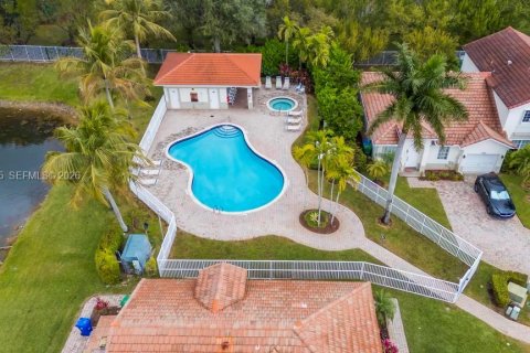 Купить кондоминиум в Мирамар, Флорида 5 спален, 184.88м2, № 2025554 - фото 2