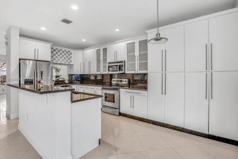 Купить кондоминиум в Мирамар, Флорида 5 спален, 184.88м2, № 2025554 - фото 10