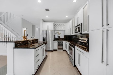 Купить кондоминиум в Мирамар, Флорида 5 спален, 184.88м2, № 2025554 - фото 12