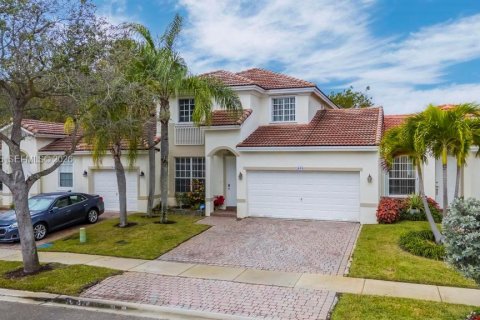 Купить кондоминиум в Мирамар, Флорида 5 спален, 184.88м2, № 2025554 - фото 1