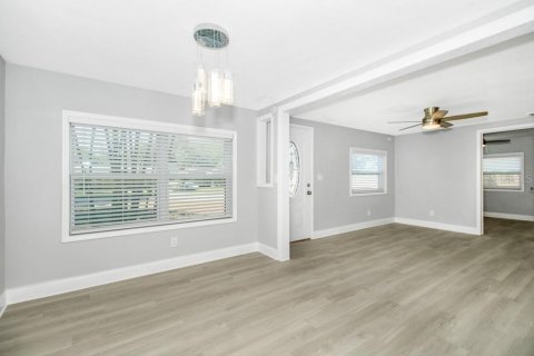 Casa en venta en Saint Petersburg, Florida, 3 dormitorios, 91.97 m2 № 2312566 - foto 4