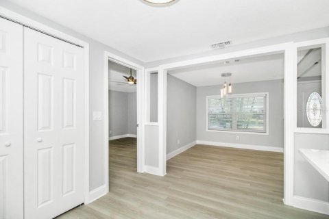 Casa en venta en Saint Petersburg, Florida, 3 dormitorios, 91.97 m2 № 2312566 - foto 5