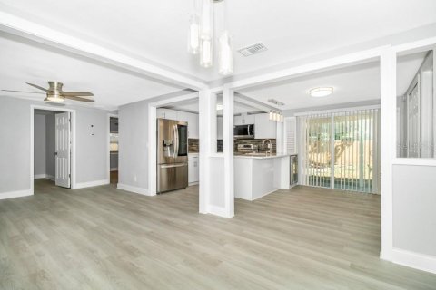 Casa en venta en Saint Petersburg, Florida, 3 dormitorios, 91.97 m2 № 2312566 - foto 3