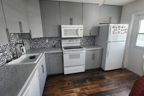 Кондоминиум с 2 спальнями в Халландейл-Бич, Флорида № 2009201