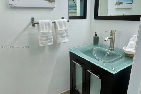 Hôtel, hôtellerie à vendre à Miami Beach, Floride: 1 chambre, 79.9 m2 № 1937560 - photo 15
