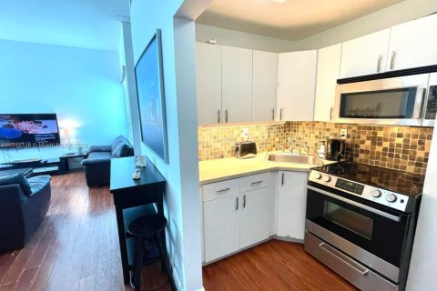Hotel en venta en Miami Beach, Florida, 1 dormitorio, 79.9 m2 № 1937560 - foto 14