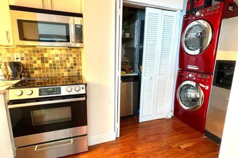 Hotel in Miami Beach, Florida 1 bedroom, 79.9 sq.m. № 1937560 - photo 12