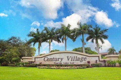 Condominio en Pembroke Pines, Florida, 2 dormitorios № 2146919