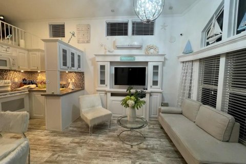 House in Key Largo, Florida 2 bedrooms № 2013869 - photo 10
