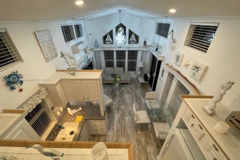 House in Key Largo, Florida 2 bedrooms № 2013869 - photo 11