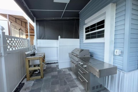 House in Key Largo, Florida 2 bedrooms № 2013869 - photo 6