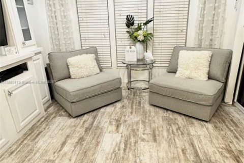 House in Key Largo, Florida 2 bedrooms № 2013869 - photo 15