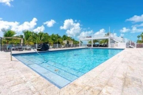 House in Key Largo, Florida 2 bedrooms № 2013869 - photo 21