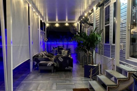 House in Key Largo, Florida 2 bedrooms № 2013869 - photo 8