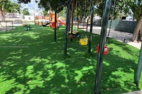 House in Key Largo, Florida 2 bedrooms № 2013869 - photo 23