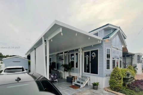 House in Key Largo, Florida 2 bedrooms № 2013869 - photo 5