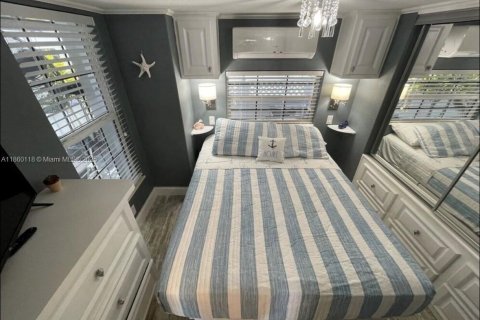 House in Key Largo, Florida 2 bedrooms № 2013869 - photo 16