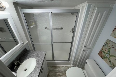 House in Key Largo, Florida 2 bedrooms № 2013869 - photo 13