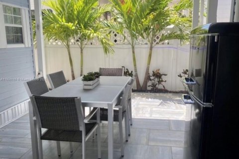 House in Key Largo, Florida 2 bedrooms № 2013869 - photo 9