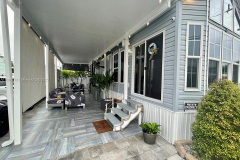 House in Key Largo, Florida 2 bedrooms № 2013869 - photo 3