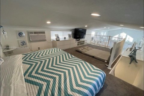 House in Key Largo, Florida 2 bedrooms № 2013869 - photo 17