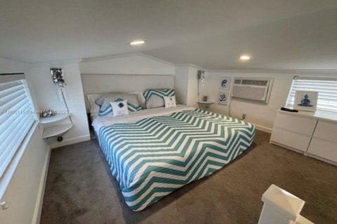 House in Key Largo, Florida 2 bedrooms № 2013869 - photo 18