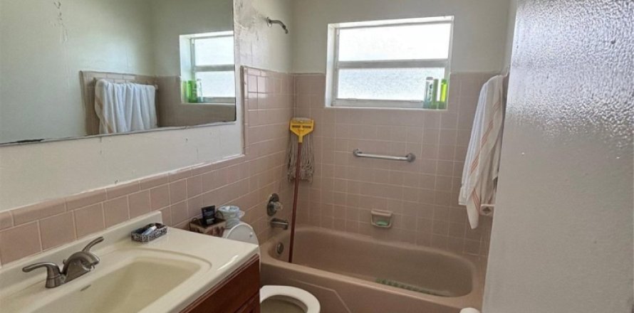 House in Tamarac, Florida 2 bedrooms, 80.27 sq.m. № 1059162