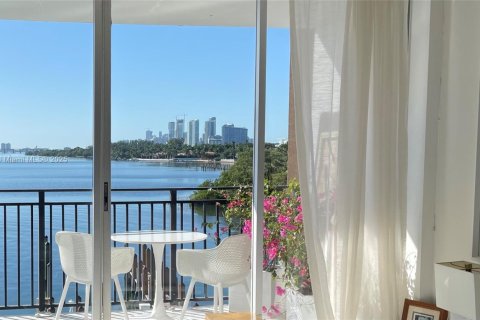 Condo in Miami, Florida, 1 bedroom  № 1935836 - photo 2