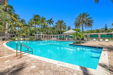 Condo in Miami, Florida, 1 bedroom  № 1935836 - photo 17