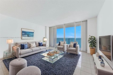Condo in Miami, Florida, 1 bedroom  № 1935836 - photo 6