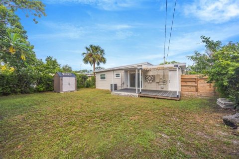 House in Saint Petersburg, Florida 3 bedrooms, 85.84 sq.m. № 1893937 - photo 17
