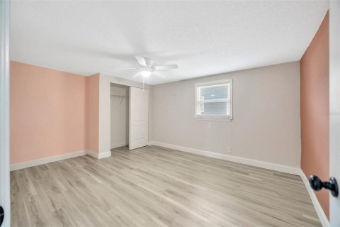 House in Saint Petersburg, Florida 3 bedrooms, 85.84 sq.m. № 1893937 - photo 23