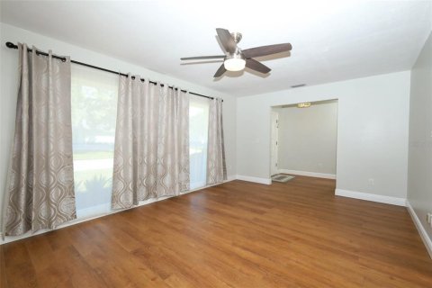 House in Longwood, Florida 3 bedrooms, 156.17 sq.m. № 2396284 - photo 12