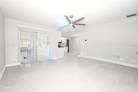 House in Longwood, Florida 3 bedrooms, 156.17 sq.m. № 2396284 - photo 19