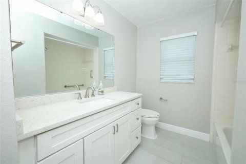 House in Longwood, Florida 3 bedrooms, 156.17 sq.m. № 2396284 - photo 24