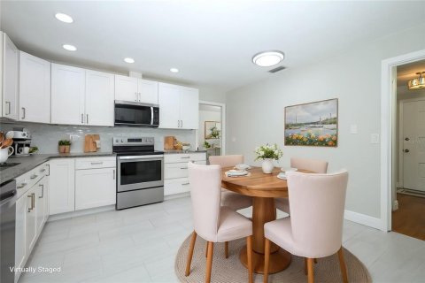 House in Longwood, Florida 3 bedrooms, 156.17 sq.m. № 2396284 - photo 3