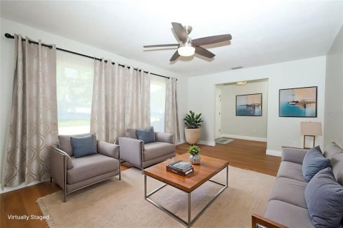 House in Longwood, Florida 3 bedrooms, 156.17 sq.m. № 2396284 - photo 2