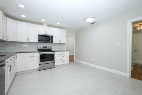 House in Longwood, Florida 3 bedrooms, 156.17 sq.m. № 2396284 - photo 15