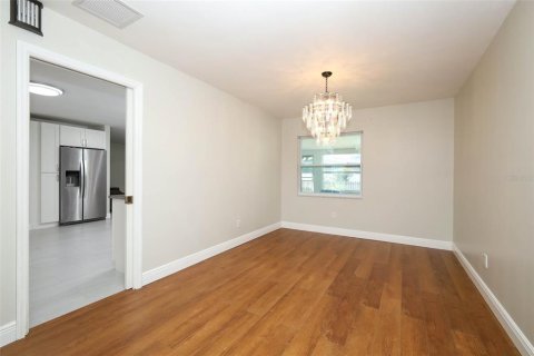 House in Longwood, Florida 3 bedrooms, 156.17 sq.m. № 2396284 - photo 14